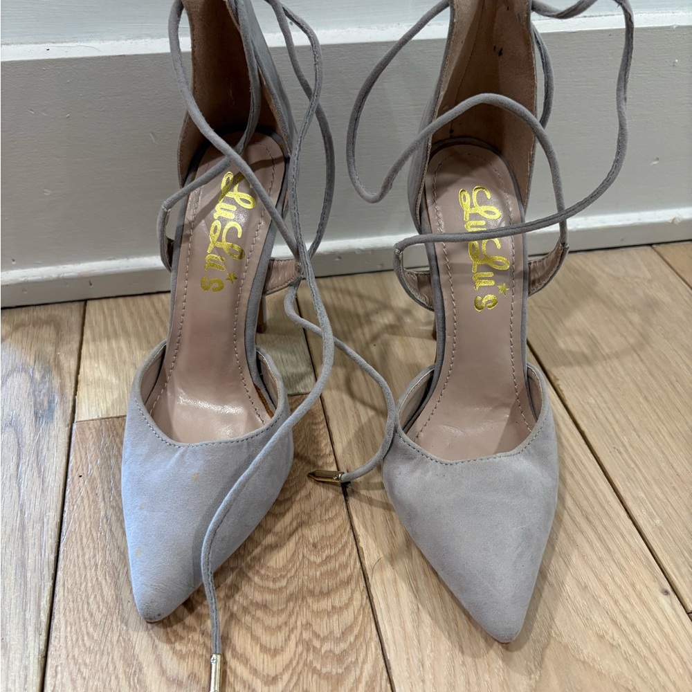 Lola Elegant Lace-Up Heels in Gray